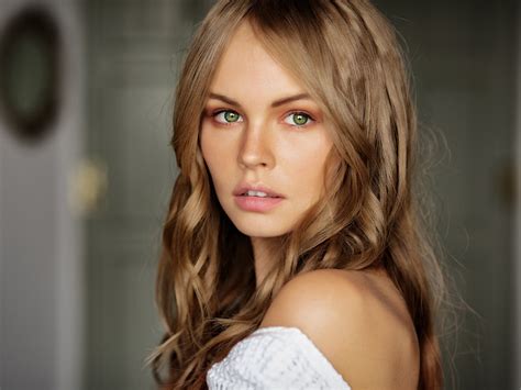 Long Haired Anastasiya Scheglova Russian Blonde Model Girl Wallpaper 067 1600x1200 Wallpaper