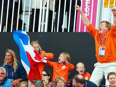 Nederland na ongekende inhaalrace femke bol naar finale 4x400 meter. | Olympische spelen, Koninklijk, Nederland