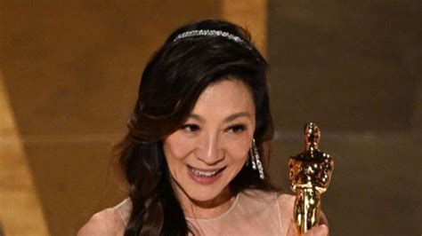 See Michelle Yeoh S Mom Joyfully Celebrate Her Oscar Win In Malaysia