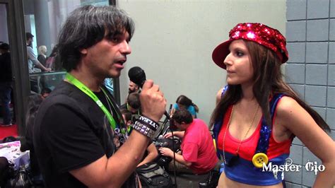 A Talk With Lovely Model Sarah Russi At Nycc Youtube