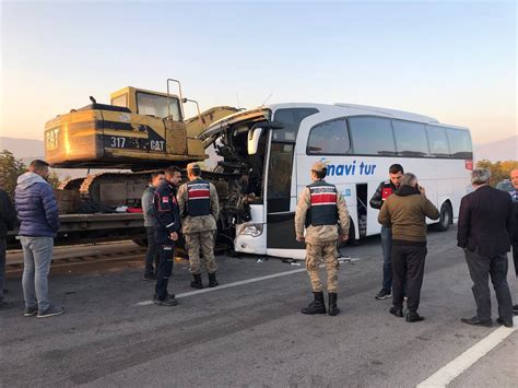 Amasya da feci kaza Yolcu otobüsü ile tır çarpıştı Habervakti son