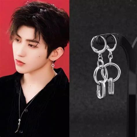 Mereka mengikuti aturan untuk tidak asal menyentuh, memegang, atau memeluk penggemar mereka yang berhijab. Jual EE0424 - Anting JEPIT Tanpa Tindik Pria Wanita Kpop ...
