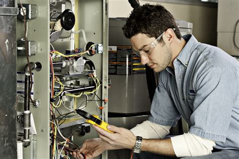 What To Know About Being An Electrical Engineering Technician
