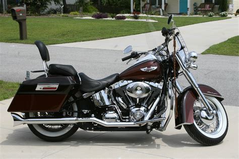 Key features, engine specs & performance report. 2011 Harley-Davidson Softail Deluxe w/Hard Bags and Windscreen