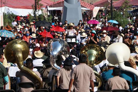 Banda Monumental OaxaqueÑa OfreciÓ Fiesta Con MÚsica De Viento En El