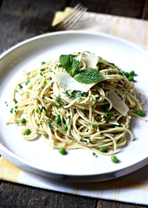 Spaghetti With Garlic Peas And Parmesan Pea Recipes Garlic Recipes