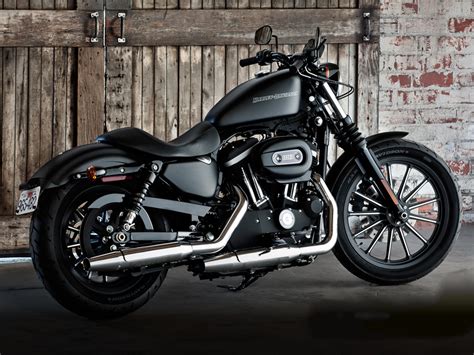 From the authentic harley 883 cc engine to the chopped fenders to the peanut fuel tank, every piece of the harley sportster iron 883 has the style you want in your custom motor bikes. HARLEY-DAVIDSON SPORTSTER IRON 833 - Image #1