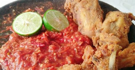 Ayam geprek sambal bawang termasuk salah satu varian ayam geprek yang digemari di indonesia loh! 119 resep sambal ayam goreng kremes enak dan sederhana ala ...