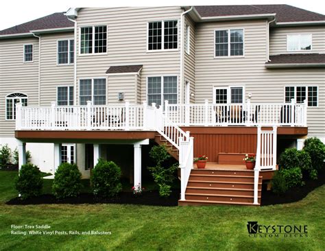 Trex Saddle Decking With White Vinyl Posts Rails And Balusters Built