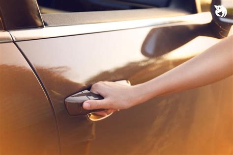 Cara Membuka Mobil Yang Terkunci Dari Dalam Cara Membuka Pintu Mobil