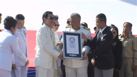 ประเทศไทยมี ขนาดใหญ่เป็นอันดับที่ 50 ของโลก มีเนื้อที่ 513,115 ตารางกิโลเมตร และมี ประชากรมากเป็นอันดับที่ 20 ของโลก คือ ประมาณ 66. เชียงรายเปิดตัวธงชาติไทยใหญ่ที่สุดในโลก พร้อมบันทึกลงกิน ...