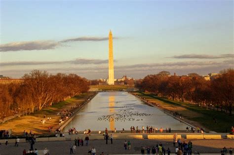 El obelisco de washington es una estructura de 170 metros de alto y terminada en punta, construida en granito, mármol y piedra arenisca. O melhor de Washington D.C. | ALOHA TRAVEL