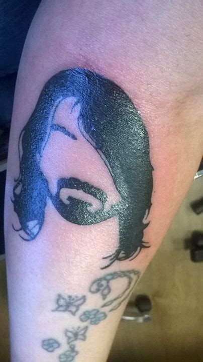 Foo fighters shows have turned into something of a rock 'n' roll fantasy camp for young audience members lucky enough to get summoned to the stage by frontman dave grohl. Dave Grohl Tattoo | Tattoos, Dave grohl tattoo, Print tattoos