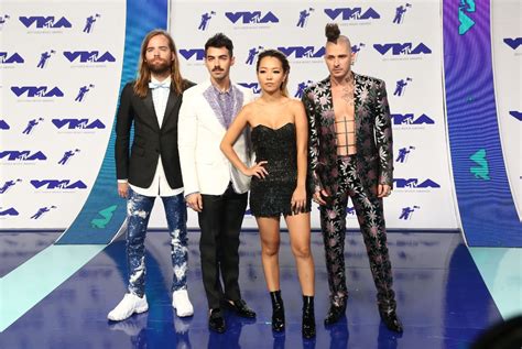 Find top songs and albums by mtv band including sài gòn có mùa thu (feat. MTV awards go political in Trump era - Entertainment - The Jakarta Post