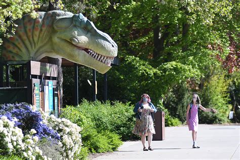 Seattles Woodland Park Zoo Welcomes Families For Dinosaur Discovery