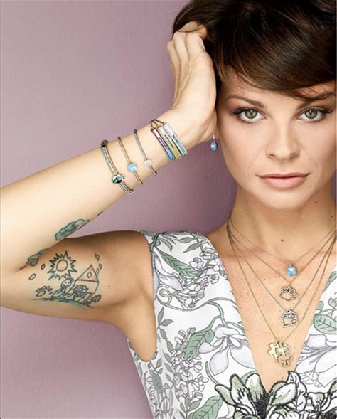 Capelli lunghi, capelli corti, capelli colorati, capelli rasati: Ultimo taglio di capelli di alessandra amoroso 2019 ...