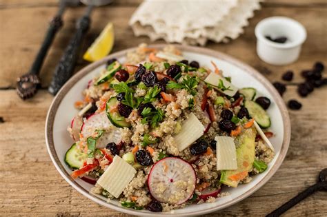 Salata De Quinoa Cu Legume Bucătăria Urecheatei