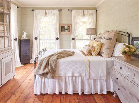 21 Rustic Window Treatments For A Farmhouse Style Home Rustic Bedroom
