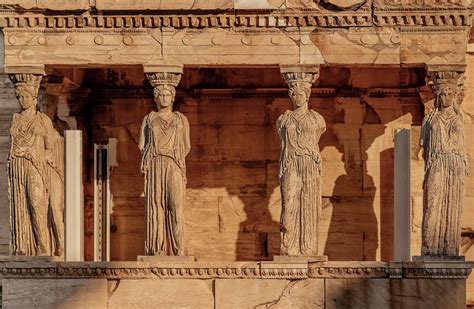 Le Cariatidi Delleretteo Di Atene Guida Alla Visita Arché Travel