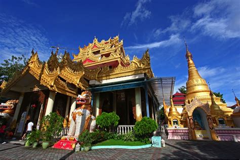 Malaysia truly has a lot to offer the enthusiastic traveller! 3 Must Visit Temple in Malaysia - Asia Travel Blog