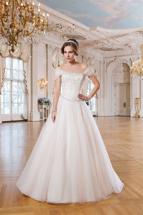 Buy cheap wedding dresses online, which enjoy popularity for all kinds of women with good quality. Wedding Dress Sale | Swansea Wedding Dresses on Sale