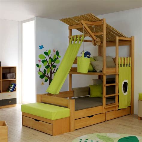 Und auch die frei kombinierbaren stauraumelemente in verschiedenen höhen und tiefen lassen sich ganz individuell ihrer platz das piratenbett ist teil der debe.deluxe serie #deluxe #pirat #seefahrer #bett #debreuyn #kindermöbel. Hochbett De Breuyn