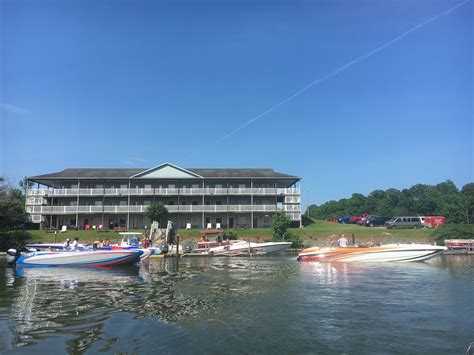Accomodations | Westlake Waterfront Inn - Smith Mountain Lake