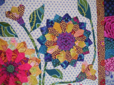 10 1/2 all in beautiful condition. signs of support | Dresden quilt, Dresden plate quilts ...