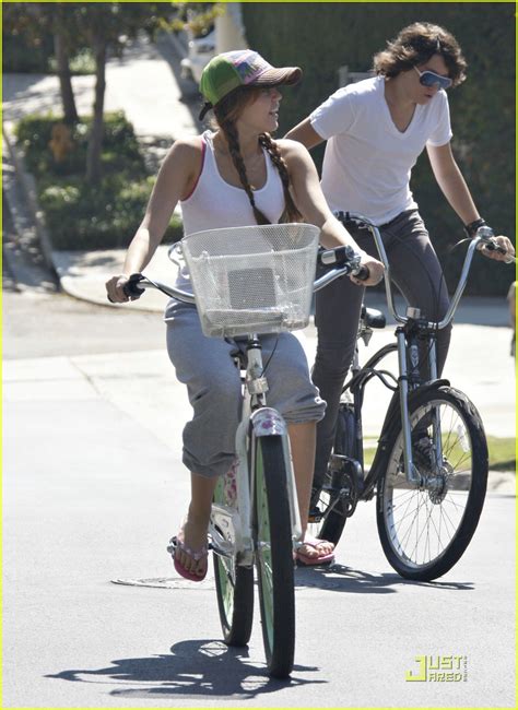 Miley Cyrus Is A Biker Babe Photo 1448111 Miley Cyrus Noah Cyrus