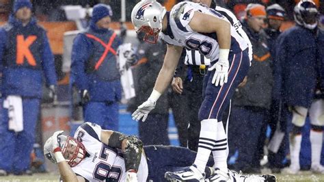 Nfl New England Patriots Rob Gronkowski Injury Knee Injured