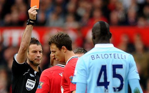 16 nov 2019 series fab five: Manchester United v Man City: Michael Johnson - the fall ...