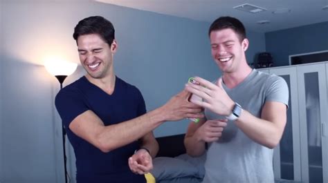 Watch Southern Straight Guy Reads Grindr Messages Gaybuzzer