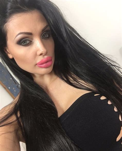 Aletta Ocean на диване 95 фото