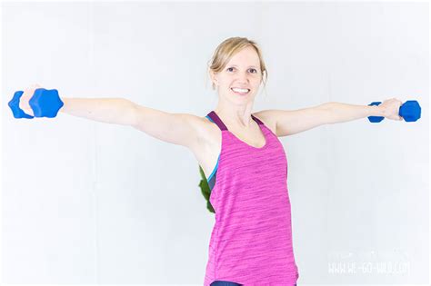 Beine, körpermitte, oberkörper und arme trainieren, mit hanteln. Das beste Arm Training für Frauen: 21 effektive Übungen ...