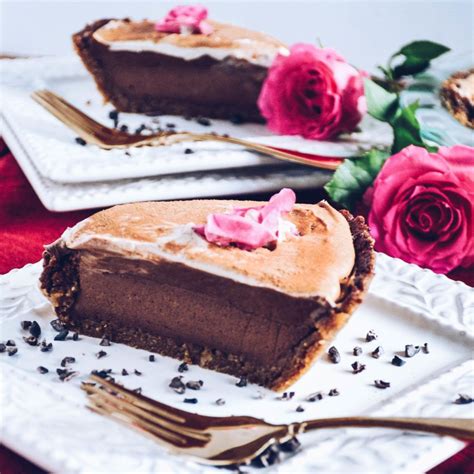 I wish i would have gotten a cleaner slice but i guess sometimes the beauty of food, like people, are. New Old Fashioned Chocolate Pie - Mississippi Mud - The ...