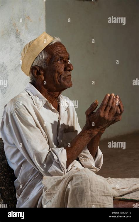 Old Mature Aged Indian Male Hi Res Stock Photography And Images Alamy