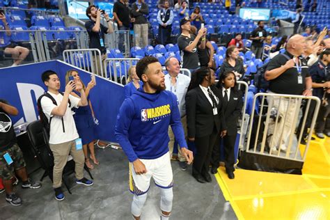 Watch Stephen Curry Has A New Tunnel Shot At Chase Center