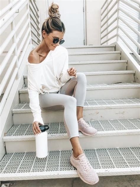 Pin By Nicole Benton On Fitness Outfits With Leggings Sporty Outfits Athleisure Outfits
