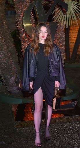 Celebrity Legs And Feet In Tights Kaitlyn Dever`s Legs And Feet In Tights