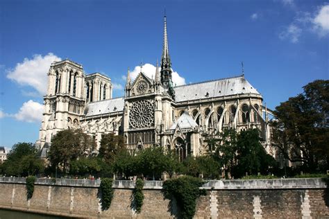 Notre Dame Hétfőn megkezdődik a leégett huszártorony körüli állványzat