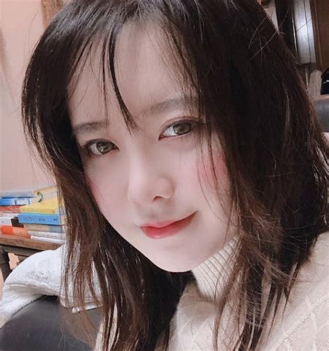 She is an actress and director, known for kkotboda namja (2009), daughter (2014) and angel. "X지" "관종"…설리·구하라 비보 이후, 구혜선 후벼파는 無반성 ...