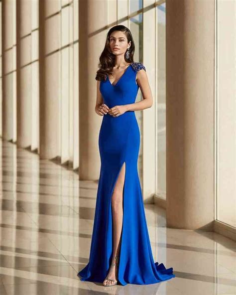 Déjate Envolver Por La Elegancia De Los Vestidos Para Celebraciones De Noche En Color Azul Rey Y