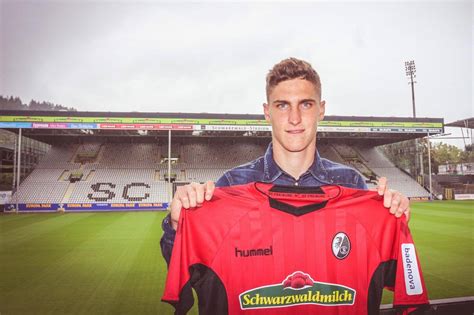 Roland sallai (born 22 may 1997) is a hungarian professional footballer who plays for german club sc freiburg and the hungary national team. SALLAI ROLAND A FREIBURGBAN FOLYTATJA | ONBRANDS - ÉRTÉK ALAPON