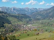 Zweisimmen verfügt über einen interessanter rundwanderweg, der die romantische, schneebedeckte sumpflandschaft durchzieht und einen herrlichen blick über das simmertal und saanenland eröffnet. Sommer - Camping-Fankhauser