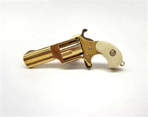 Miniature Naa Revolver 2mm Pinfire Gold купить по выгодной цене
