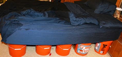 Out with the boring old bed from the nearest store! 5 Gallon Bucket Bed Frame | Five Gallon Ideas