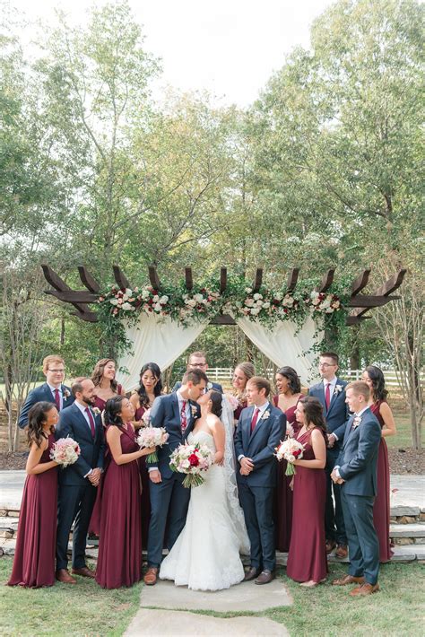 Looking for a navy and burgundy wedding? Here's all the inspiration you ...