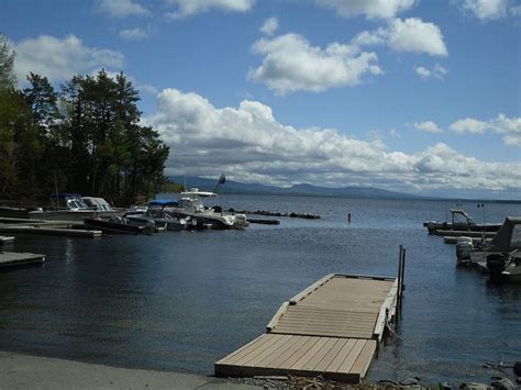 Maines Mooselookmeguntic Lake Is A Pristine Paradise