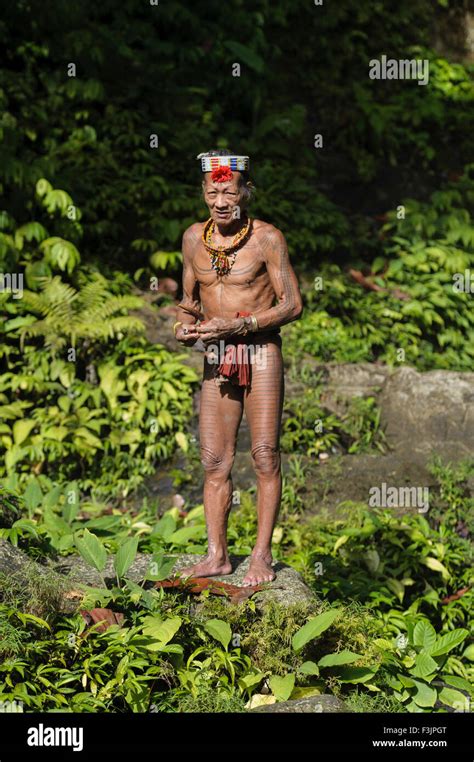 gobbaik toikod de 65 años los habitantes indígenas de las islas étnicas en muara siberut