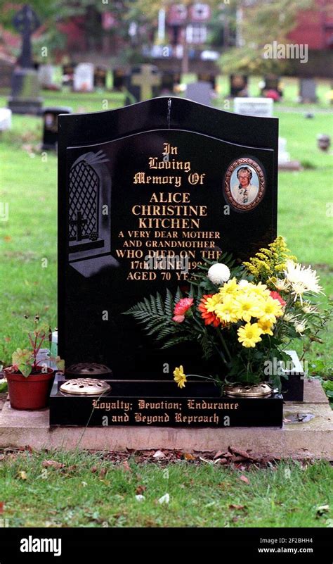 Dr Harold Shipman Murders October 1998the Grave In Hyde Cemetery Of